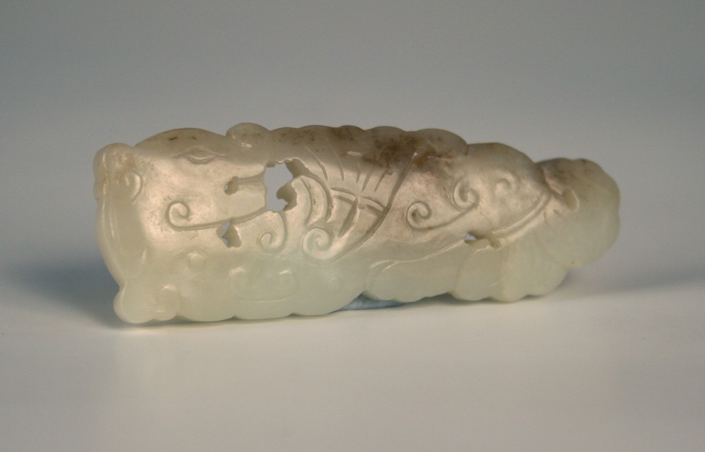 1114 A Chinese archaistic dragon fish pendant