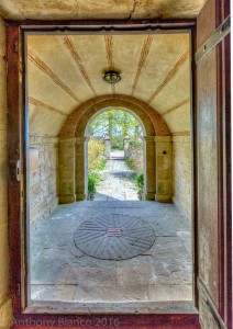 An archway into the garden at Little Thakeham © Anthony Capo-Bianco 2016